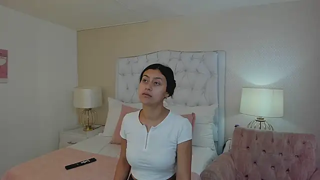 MiaLevitz online show from 03/18/25, 11:41