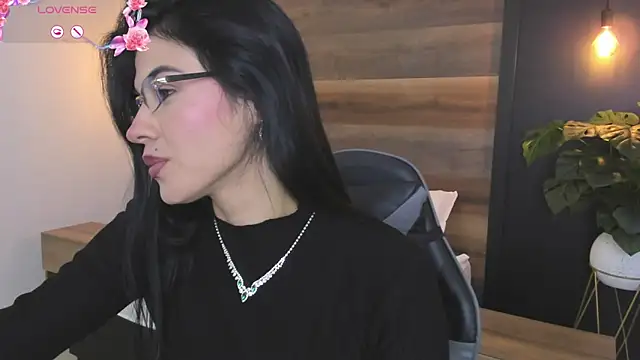 stephanya  online show from 05/06/26, 07:52