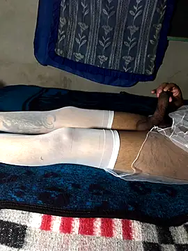 manuamador online show from 10/17/25, 04:15