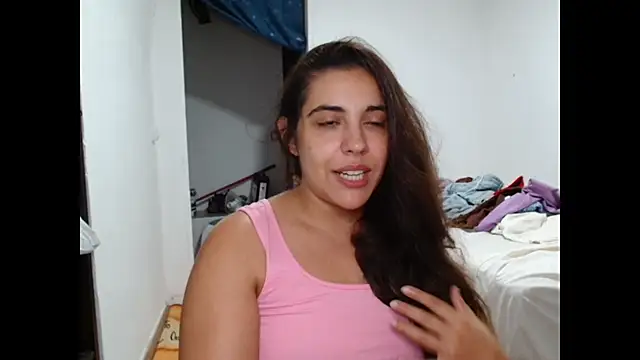 Snapshot of Ursumi1 chatting on 09/16/25, 08:32 Ursumi1 online show from 09/16/25, 08:32