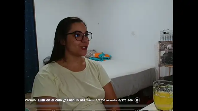 Snapshot of Ursumi1 chatting on 09/18/25, 08:00 Ursumi1 online show from 09/18/25, 08:00