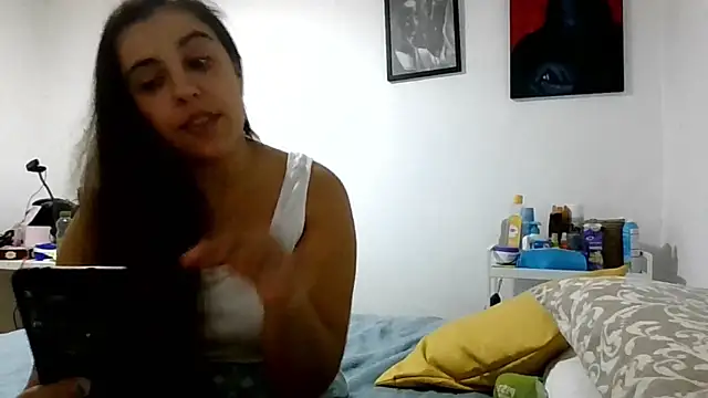 Snapshot of Ursumi1 chatting on 10/26/25, 04:02 Ursumi1 online show from 10/26/25, 04:02