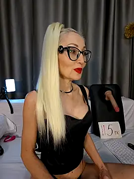 Snapshot of Milforja chatting on 11/27/25, 07:05 Milforja online show from 11/27/25, 07:05