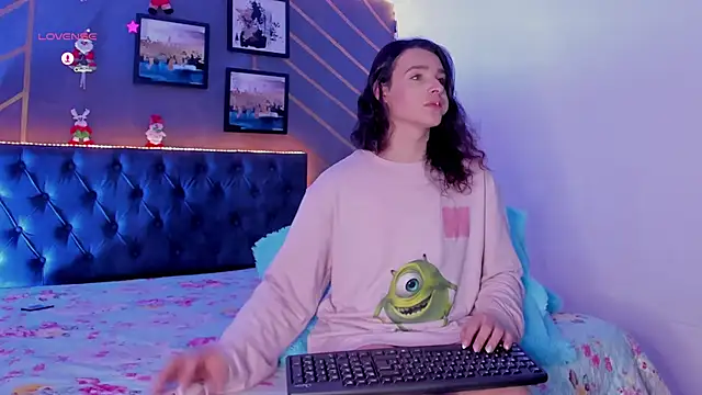 Snapshot of elafranco_ chatting on 12/15/24, 01:57 elafranco online show from 12/15/24, 01:57