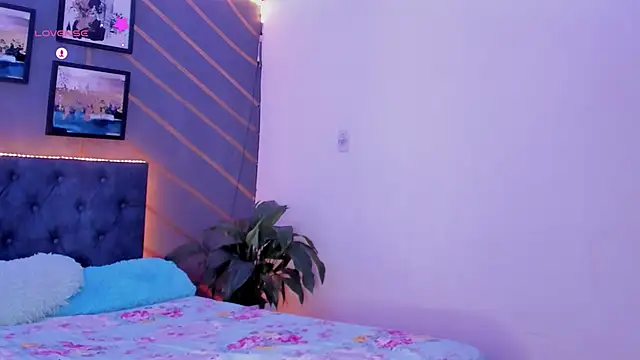 Snapshot of elafranco_ chatting on 12/15/24, 06:48 elafranco online show from 12/15/24, 06:48