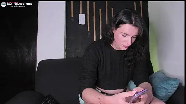 Snapshot of elafranco_ chatting on 01/18/25, 02:58 elafranco online show from 01/18/25, 02:58