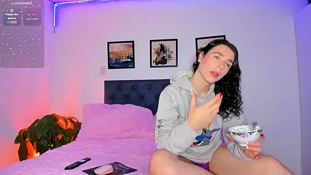 Snapshot of elafranco_ chatting on 10/22/25, 05:34 elafranco online show from 10/22/25, 05:34