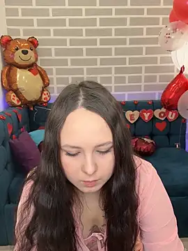 Snapshot of BeatriceReeves chatting on 02/13/26, 01:01 BeatriceReeves online show from 02/13/26, 01:01