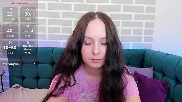 Snapshot of BeatriceReeves chatting on 05/08/26, 01:11 BeatriceReeves online show from 05/08/26, 01:11
