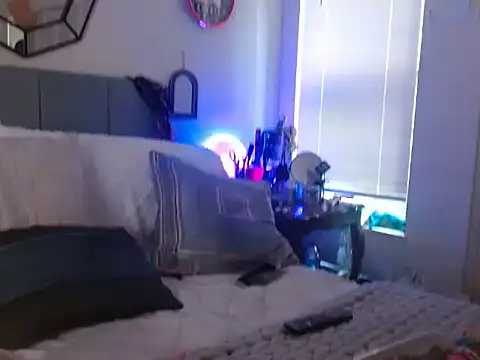 Hollyhudson123 online show from 09/17/25, 08:43
