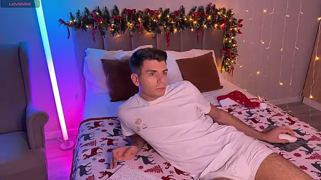 Snapshot of Walt_Enjoy chatting on 12/21/25, 03:30 Walt Enjoy online show from 12/21/25, 03:30