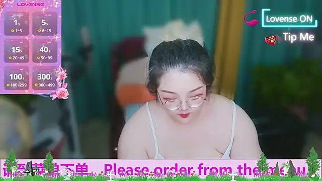 Weiwei5200 online show from 10/18/25, 10:49