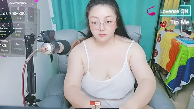 Snapshot of Weiwei5200 chatting on 05/23/26, 03:01 Weiwei5200 online show from 05/23/26, 03:01