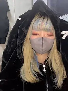 YUNA-yuna online show from 12/23/24, 03:55