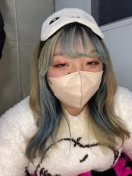 YUNA-yuna online show from 12/27/24, 03:37