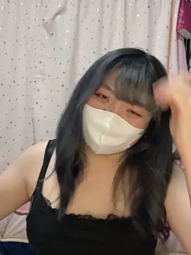 YUNA-yuna online show from 02/13/25, 01:59