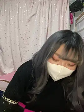 YUNA-yuna online show from 02/18/25, 05:10