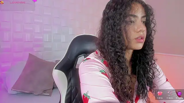 Snapshot of yaya23x chatting on 10/28/25, 02:53 yaya23x online show from 10/28/25, 02:53