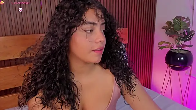 Snapshot of yaya23x chatting on 11/08/25, 02:50 yaya23x online show from 11/08/25, 02:50