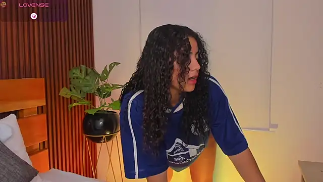 Snapshot of yaya23x chatting on 11/19/25, 02:39 yaya23x online show from 11/19/25, 02:39