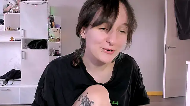 luna cosmic online show from 02/21/25, 01:22