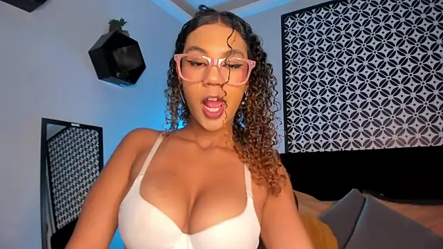 Snapshot of sade_jackson1 chatting on 09/26/25, 05:22 sade jackson1 online show from 09/26/25, 05:22