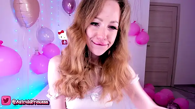 Snapshot of AstridHotty chatting on 10/15/25, 04:18 AstridHotty online show from 10/15/25, 04:18