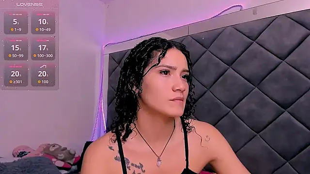 Snapshot of Nellyhills chatting on 11/10/25, 01:43 Nellyhills online show from 11/10/25, 01:43