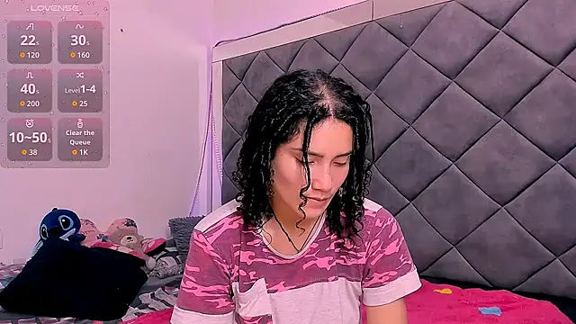 Snapshot of Nellyhills chatting on 11/15/25, 05:09 Nellyhills online show from 11/15/25, 05:09