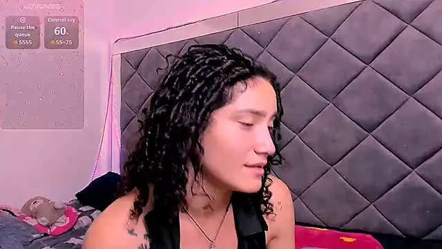 Snapshot of Nellyhills chatting on 11/18/25, 06:01 Nellyhills online show from 11/18/25, 06:01