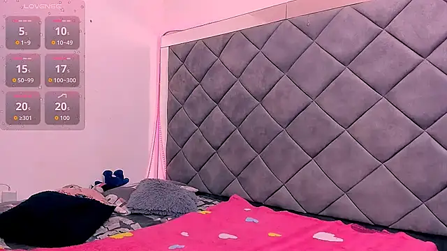 Snapshot of Nellyhills chatting on 11/26/25, 11:00 Nellyhills online show from 11/26/25, 11:00