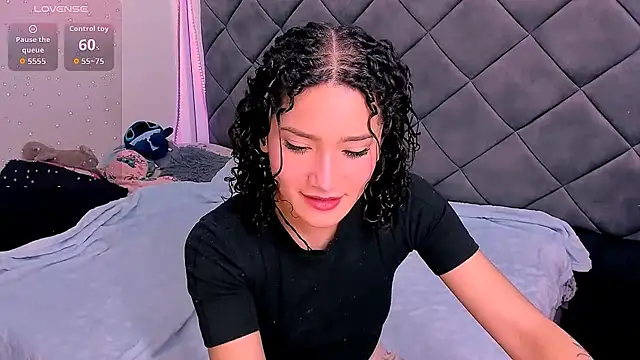 Snapshot of Nellyhills chatting on 12/04/25, 10:57 Nellyhills online show from 12/04/25, 10:57