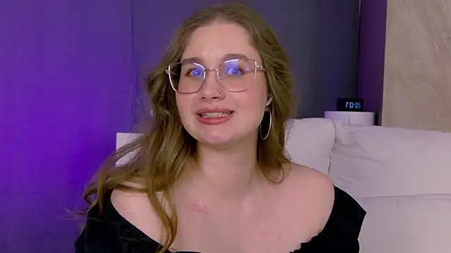 EllieHayes online show from 06/19/26, 05:06