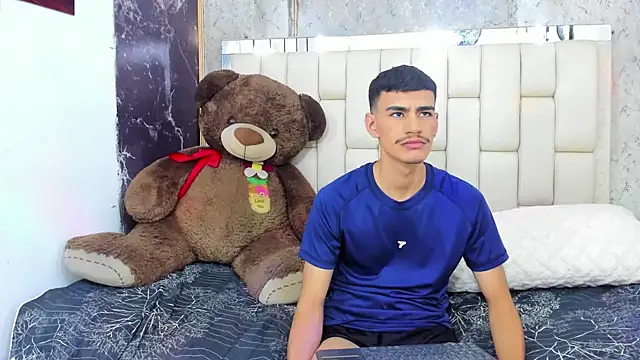 Snapshot of Bi_Latin_Boys1 chatting on 12/11/24, 01:06 Bi Latin Boys1 online show from 12/11/24, 01:06