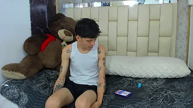 Snapshot of Bi_Latin_Boys1 chatting on 12/29/24, 01:38 Bi Latin Boys1 online show from 12/29/24, 01:38