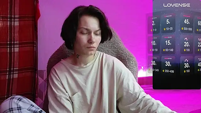 esajukyy online show from 09/15/25, 02:17