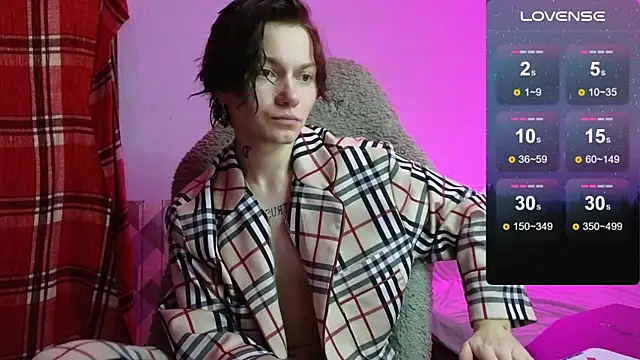 esajukyy online show from 11/04/25, 09:08