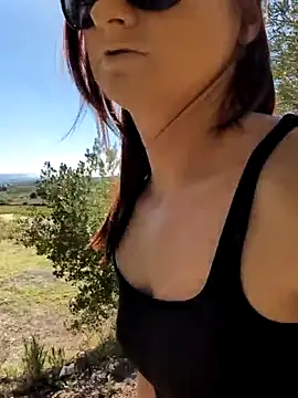 Snapshot of Samira-Summer chatting on 10/24/25, 09:28 Samira-Summer online show from 10/24/25, 09:28