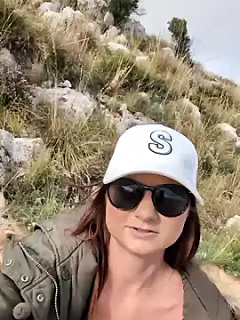 Snapshot of Samira-Summer chatting on 12/18/25, 12:22 Samira-Summer online show from 12/18/25, 12:22