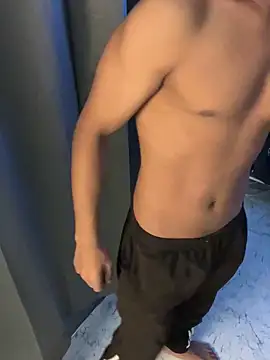 Snapshot of nick__yy chatting on 09/19/25, 10:27 nick yy online show from 09/19/25, 10:27