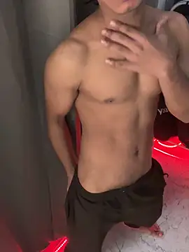 Snapshot of nick__yy chatting on 10/06/25, 10:34 nick yy online show from 10/06/25, 10:34