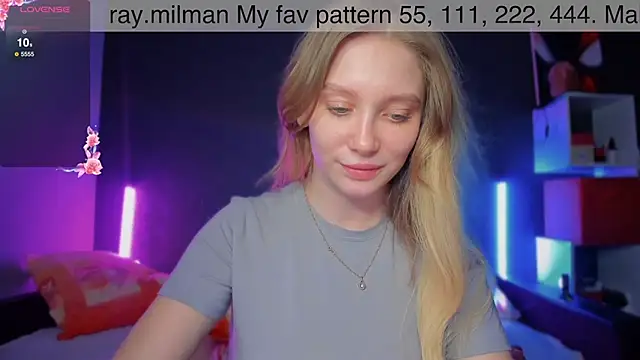 Snapshot of AliceMilman chatting on 03/04/25, 02:53 AliceMilman online show from 03/04/25, 02:53