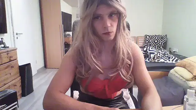 Snapshot of Kinky-Kristina chatting on 09/16/25, 07:37 Kinky-Kristina online show from 09/16/25, 07:37