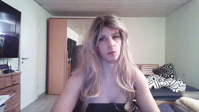 Snapshot of Kinky-Kristina chatting on 10/03/25, 08:39 Kinky-Kristina online show from 10/03/25, 08:39