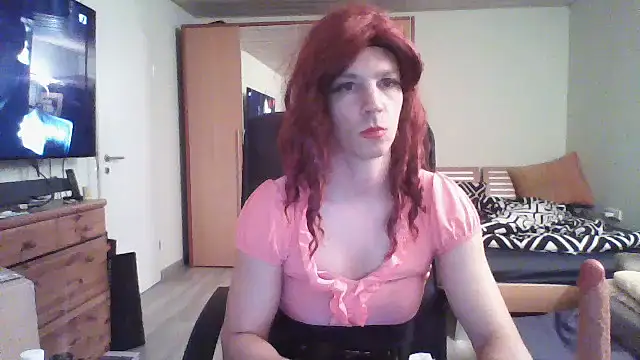 Snapshot of Kinky-Kristina chatting on 10/21/25, 06:30 Kinky-Kristina online show from 10/21/25, 06:30