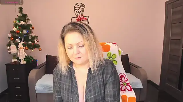 Milana Blake online show from 12/24/24, 10:11
