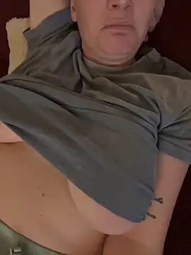 Snapshot of LaceyLondonXO chatting on 12/17/24, 11:05 LaceyLondonXO online show from 12/17/24, 11:05