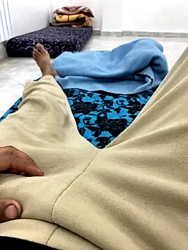 Snapshot of Lahcene chatting on 11/18/25, 07:07 Lahcene online show from 11/18/25, 07:07