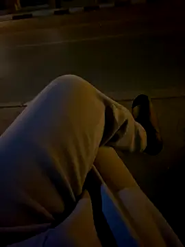 Snapshot of Lahcene chatting on 11/28/25, 08:33 Lahcene online show from 11/28/25, 08:33