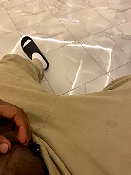 Snapshot of Lahcene chatting on 12/01/25, 10:59 Lahcene online show from 12/01/25, 10:59